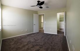 Maison en ville – Pembroke Pines, Broward, Floride,  Etats-Unis. $845,000