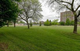 5 pièces maison en ville à Etobicoke, Canada. C$2,080,000