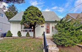 4 pièces maison en ville à Etobicoke, Canada. C$1,236,000