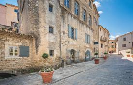 8 pièces maison mitoyenne à Ménerbes, France. 1,260,000 €