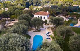 Villa – Mougins, Côte d'Azur, France. 2,980,000 €