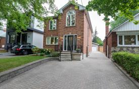 Maison en ville – East York, Toronto, Ontario,  Canada. C$1,737,000