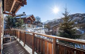 CHALET 7 PIECES — PROCHE DOMAINE SKIABLE. 1,980,000 €