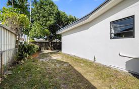 Maison en ville – Hialeah, Floride, Etats-Unis. $685,000