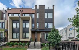 5 pièces maison mitoyenne à North York, Canada. C$1,135,000