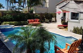 Villa – Surfside, Floride, Etats-Unis. $845,000