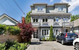 Maison mitoyenne – East York, Toronto, Ontario,  Canada. C$2,146,000