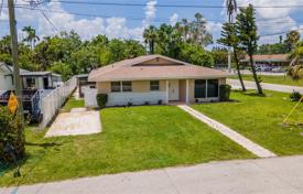 Maison en ville – North Fort Myers, Floride, Etats-Unis. $385,000
