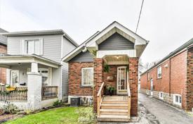 Maison en ville – East York, Toronto, Ontario,  Canada. C$1,234,000