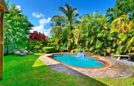 Villa – Surfside, Floride, Etats-Unis. $779,000