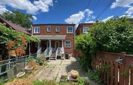 3 pièces maison mitoyenne en York, Canada. C$1,337,000