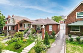 2 pièces maison en ville en York, Canada. C$1,247,000