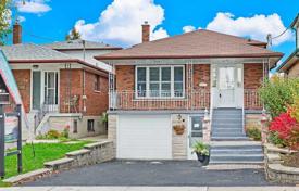 Maison en ville – East York, Toronto, Ontario,  Canada. C$1,272,000