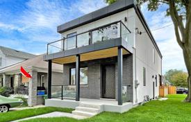 Maison en ville – East York, Toronto, Ontario,  Canada. C$2,468,000