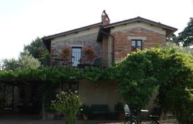 5 pièces villa 250 m² à Trequanda, Italie. 750,000 €