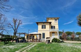 5 pièces villa 350 m² à Monte San Savino, Italie. 990,000 €