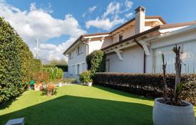 13 pièces villa 280 m² en Forte dei Marmi, Italie. 1,700,000 €