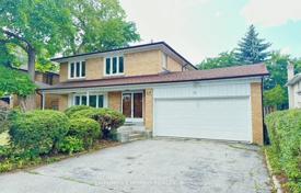 11 pièces maison en ville à North York, Canada. C$2,055,000