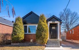 Maison en ville – East York, Toronto, Ontario,  Canada. C$1,039,000
