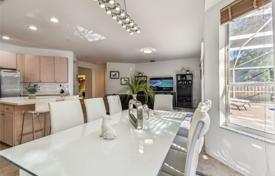 4 pièces maison en ville 397 m² à Pembroke Pines, Etats-Unis. $978,000
