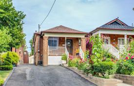 3 pièces maison en ville en York, Canada. C$996,000