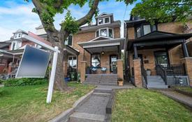 Maison mitoyenne – Saint Clarens Avenue, Old Toronto, Toronto,  Ontario,   Canada. C$1,434,000