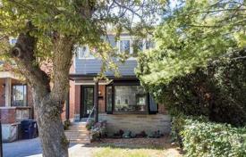 6 pièces maison en ville à Etobicoke, Canada. C$1,763,000