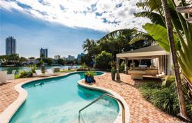 Villa – Pine Tree Drive, Miami Beach, Floride,  Etats-Unis. $6,190,000
