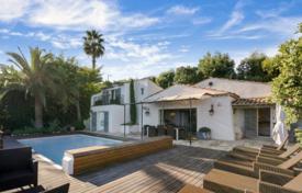 Villa – Cannes, Côte d'Azur, France. 2,850,000 €