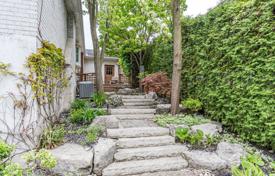 4 pièces maison en ville à Etobicoke, Canada. C$1,837,000