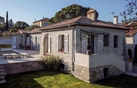 Villa – Cap d'Antibes, Antibes, Côte d'Azur,  France. 1,850,000 €