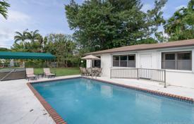 Villa – Pine Tree Drive, Miami Beach, Floride,  Etats-Unis. $2,190,000