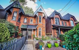 Maison mitoyenne – Pape Avenue, Toronto, Ontario,  Canada. C$1,725,000