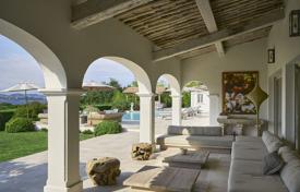 10 pièces villa à Saint Tropez, France. 80,000 € par semaine
