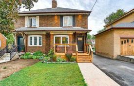 Maison mitoyenne – York, Toronto, Ontario,  Canada. C$949,000