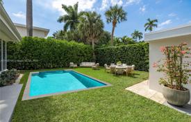 Maison en ville – Miami Beach, Floride, Etats-Unis. $3,290,000