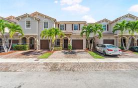 Maison en ville – Cutler Bay, Miami, Floride,  Etats-Unis. $420,000