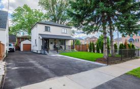 4 pièces maison en ville à North York, Canada. C$1,356,000