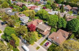 5 pièces maison en ville à North York, Canada. C$2,233,000