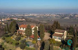 Villa – Montopoli, Toscane, Italie. 750,000 €