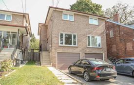 3 pièces maison mitoyenne à East York, Canada. C$1,069,000