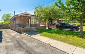 3 pièces maison en ville en York, Canada. C$1,198,000