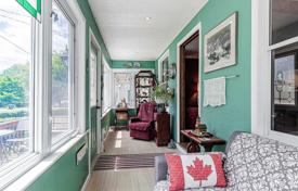 3 pièces maison en ville à East York, Canada. C$1,115,000