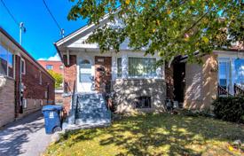 4 pièces maison en ville en York, Canada. C$1,068,000