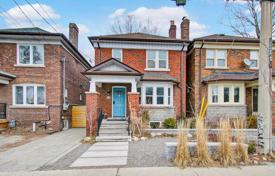 3 pièces maison en ville à East York, Canada. C$1,374,000