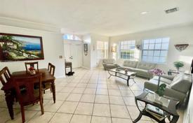 Maison en ville – Pembroke Pines, Broward, Floride,  Etats-Unis. $749,000