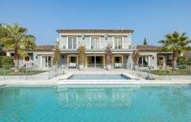 5 pièces villa à Mougins, France. 10,000 € par semaine