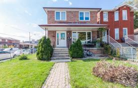 6 pièces maison en ville à East York, Canada. C$1,388,000