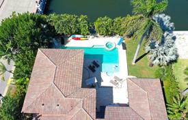 Villa – Golden Beach, Floride, Etats-Unis. $3,995,000