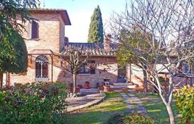 5 pièces villa 330 m² à Castelnuovo Berardenga, Italie. 750,000 €